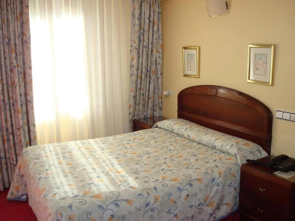 Hotel Estadio Bilbao 2*,